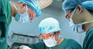 Triệu chứng và quá trình điều trị ban đầu